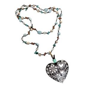 Collar con corazón de niquel y broche