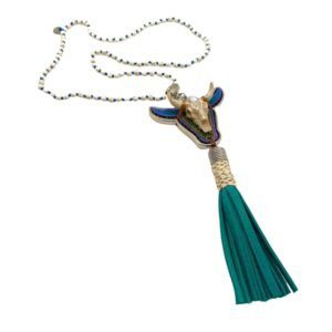 Collar con toro de madera pintado a mano y protección de metal