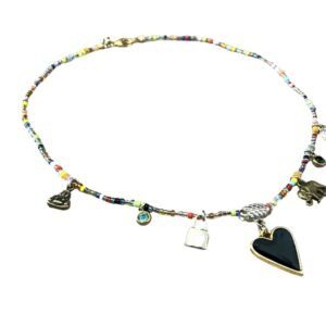 Collar de chaquira con CORAZON y dijes