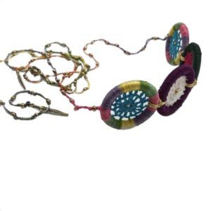 Collar gargantilla con aros tejidos con atrapasueños