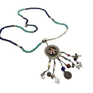 Collar largo Peace & Love con madera pintada a mano