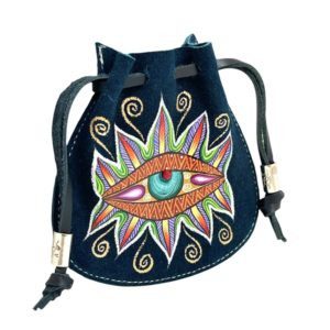 Costal mini de gamuza con ojo pintado a mano