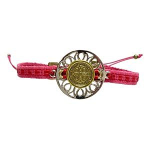 Pulsera con dije San Benito ajustable sobre cinta bordada oaxaqueña