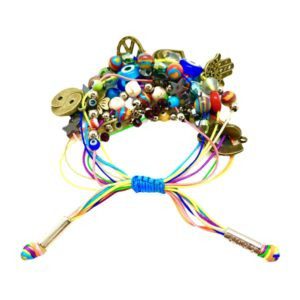 Pulsera de hilo COLORES con dijes de diferentes metales, piedras y amuletos