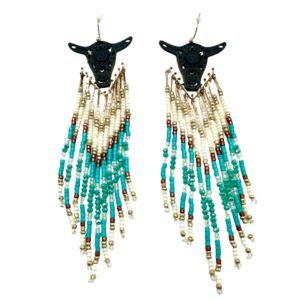 Aretes de chaquira con toro