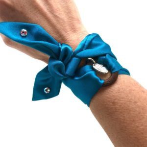 Pulsera de satín con aro bordado color verde turquesa