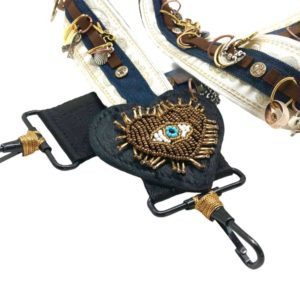 Asa para bolsa con diferentes dijes hecha a mano marfil