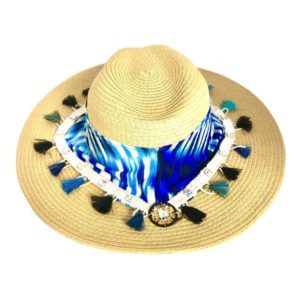 Sombrero Celulosa color paja con cinta de tela en tonos azules, flecos y cristales.