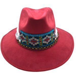 Sombrero de Gamuza color rojo con cinta de chaquira y satín plata