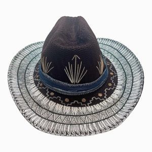 Sombrero pintado a mano con cinta de mezclilla