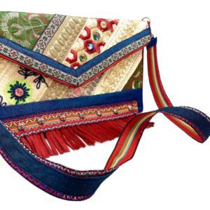 Bolsa tipo cartera con asa de mezclilla y cinta bordada